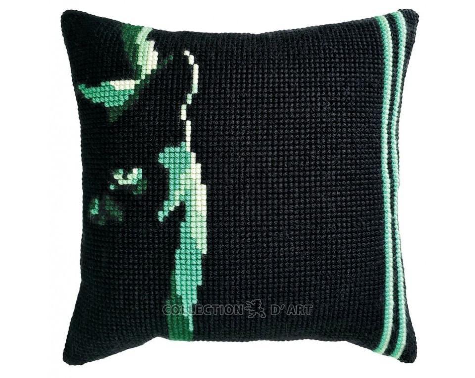 Counted cross-stitch cushion kit `In the dark`, 40cm x 40cm, Collection D`Art