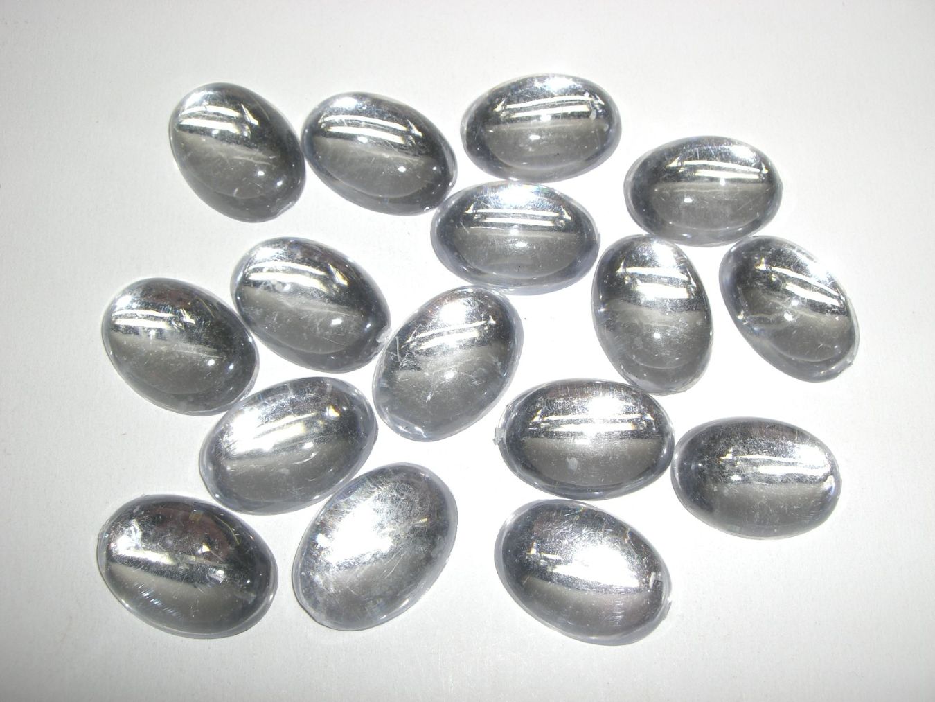 DEKORATIVNI KRISTALI-OVALNI 16kom.25mm.